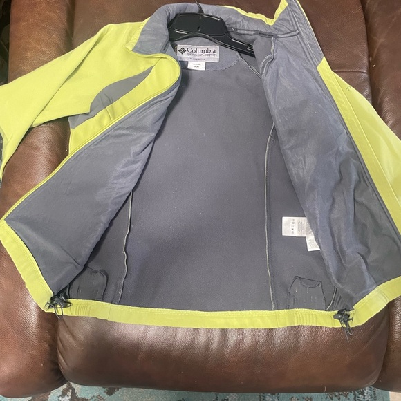 Lime colored Columbia jacket ladies size Medium - Picture 4 of 4
